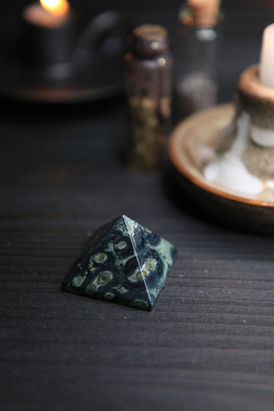 Peacock Eye Pyramid for Vision & Protection